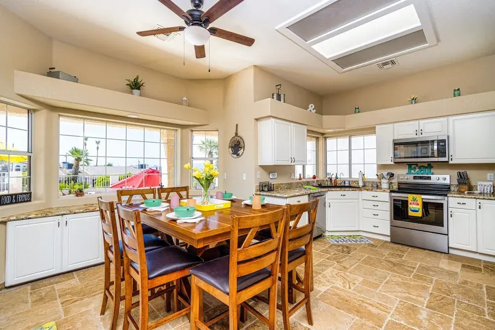 Tropic Paradise 3 bed + 3 Bath Pool Home