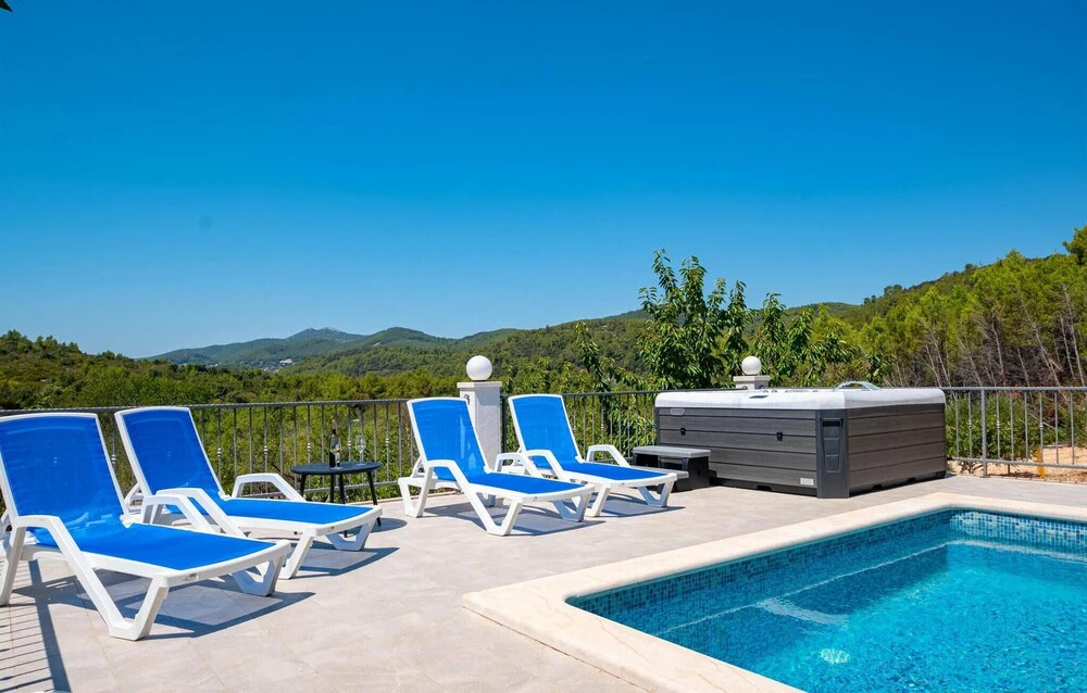 Beautiful Home In Cara