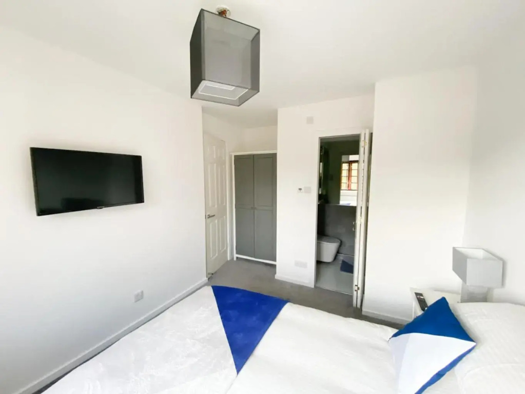 Harbourside House - Great Location - Parking - 2 En-Suites - Sleeps 5 Plus 1
