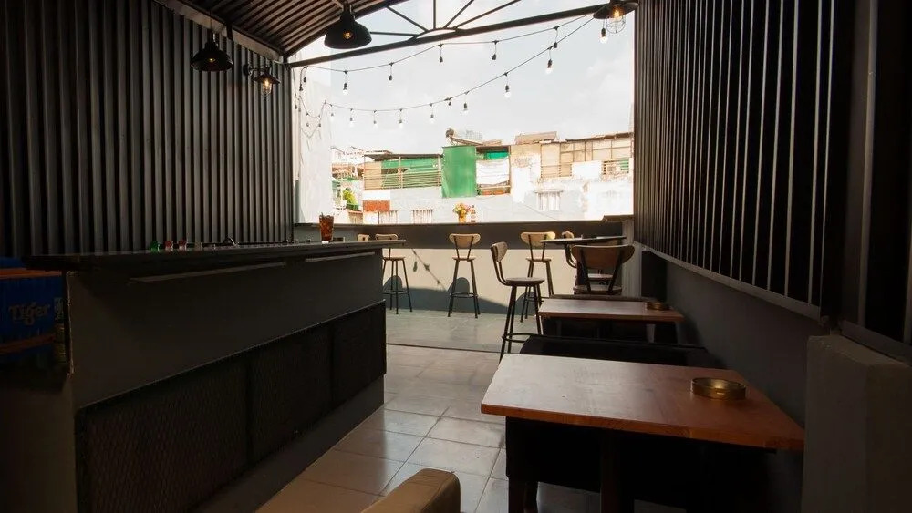 The Prince of Whales Hostel & Bar