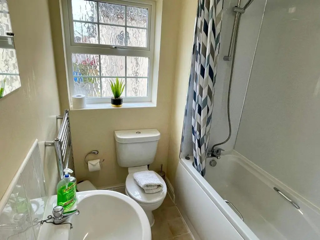 St Margarets House - Modern - 3 Bed Townhouse - Parking - Marvello Properties