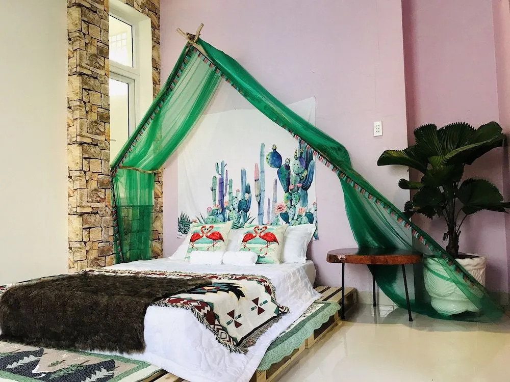 NEXSTAY Forest Home