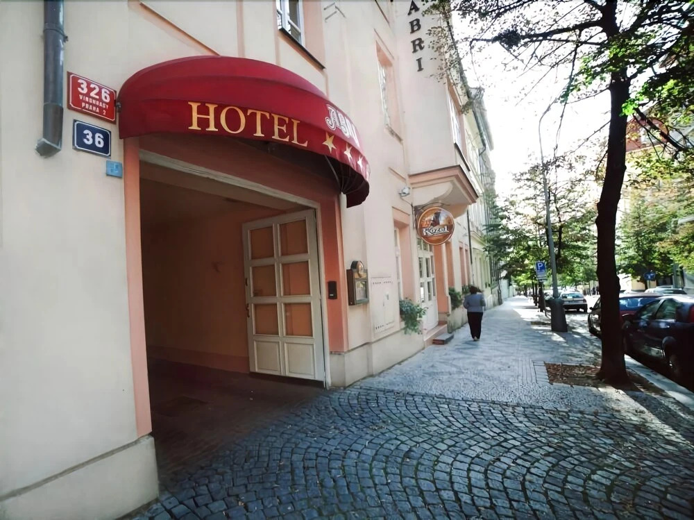 Hotel Abri