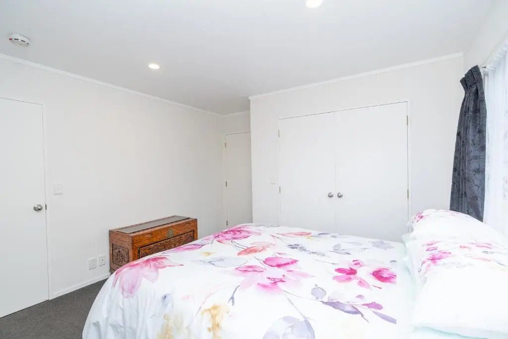 Comfy Raglan Base - Walk to Beach and Village - Roberts St - Family Home Upstairs