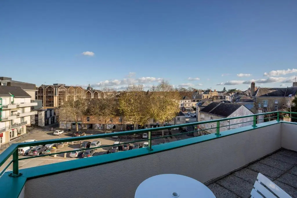 Le Mancini - Parking et Terrasse