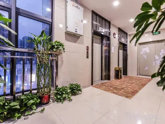 Chongqing Xinhe Express Hotel (Lianhua Light Rail Station)