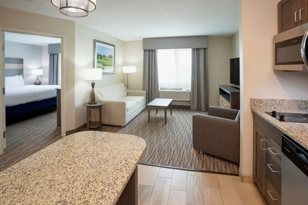 Little Crow Hotel & Conference, Trademark by Wyndham