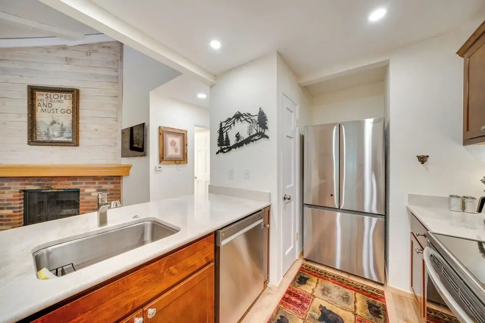 Near Hiking: Renovated Breck Condo w/ Tennis Court