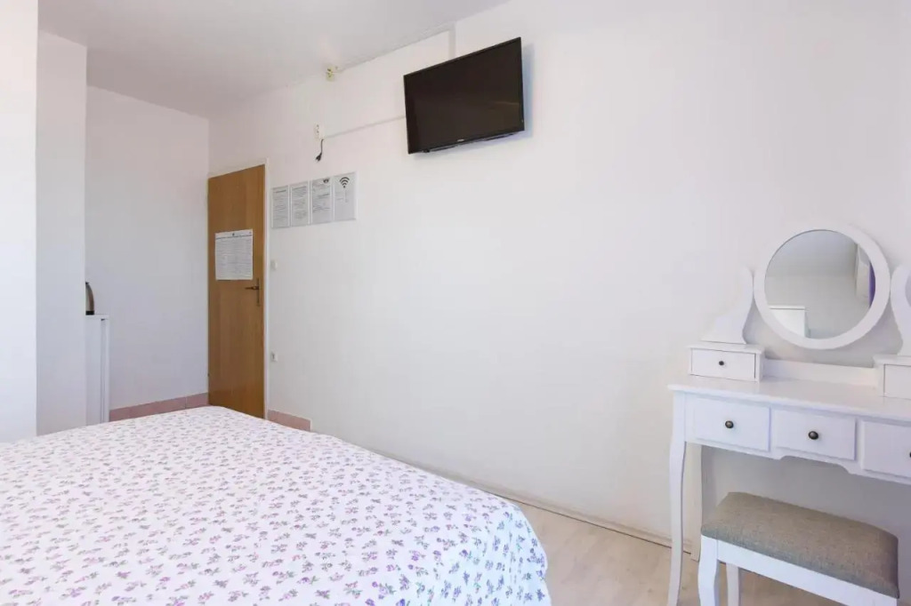 Apartment & rooms Ivica