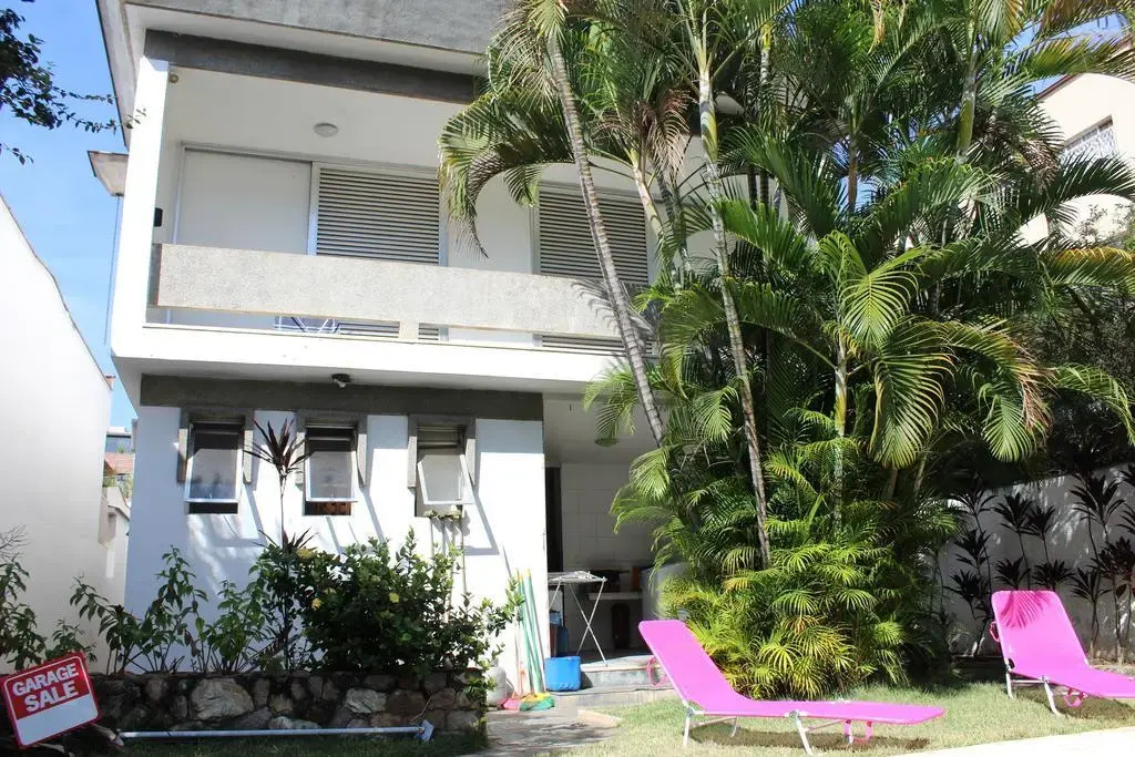 Pool Party Hostel