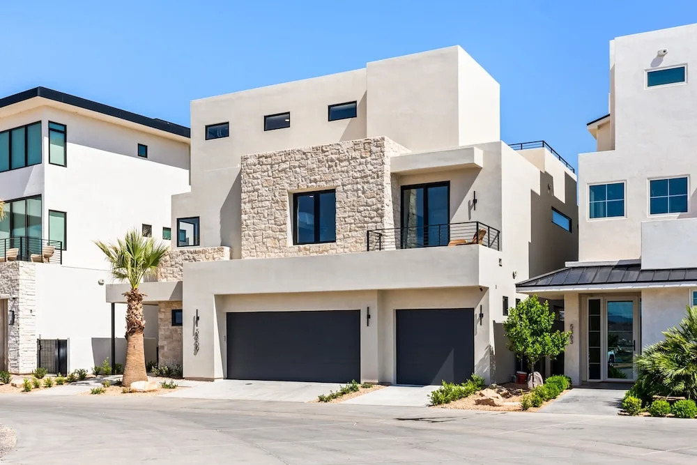 Lagoon Life Beach House 7 Bedroom Home