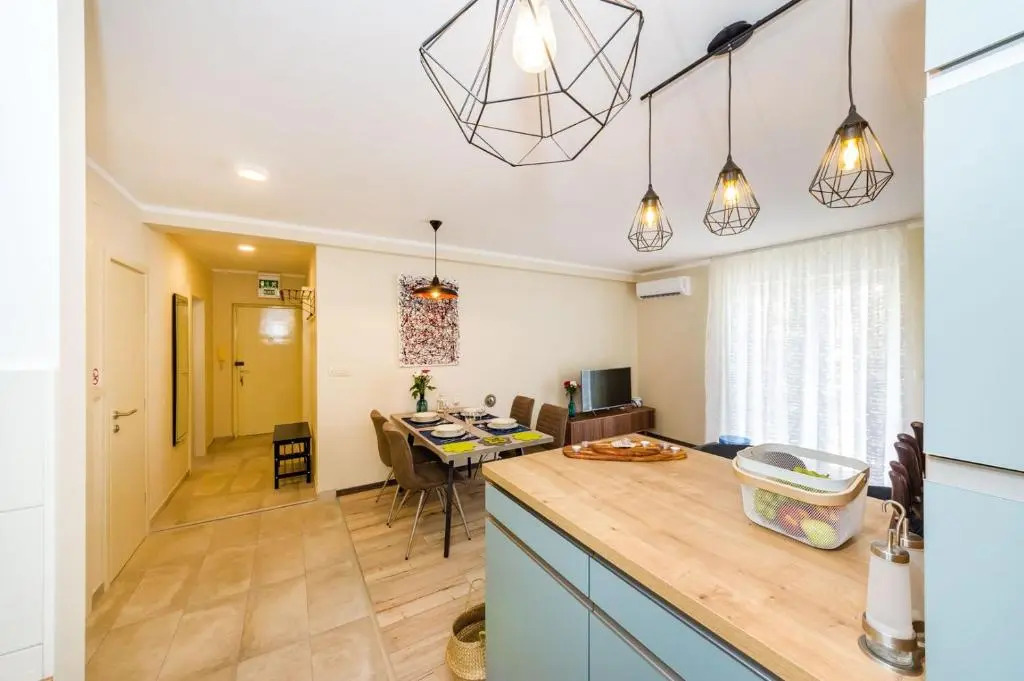 Ema 2Br Apt. In Old Town Centre