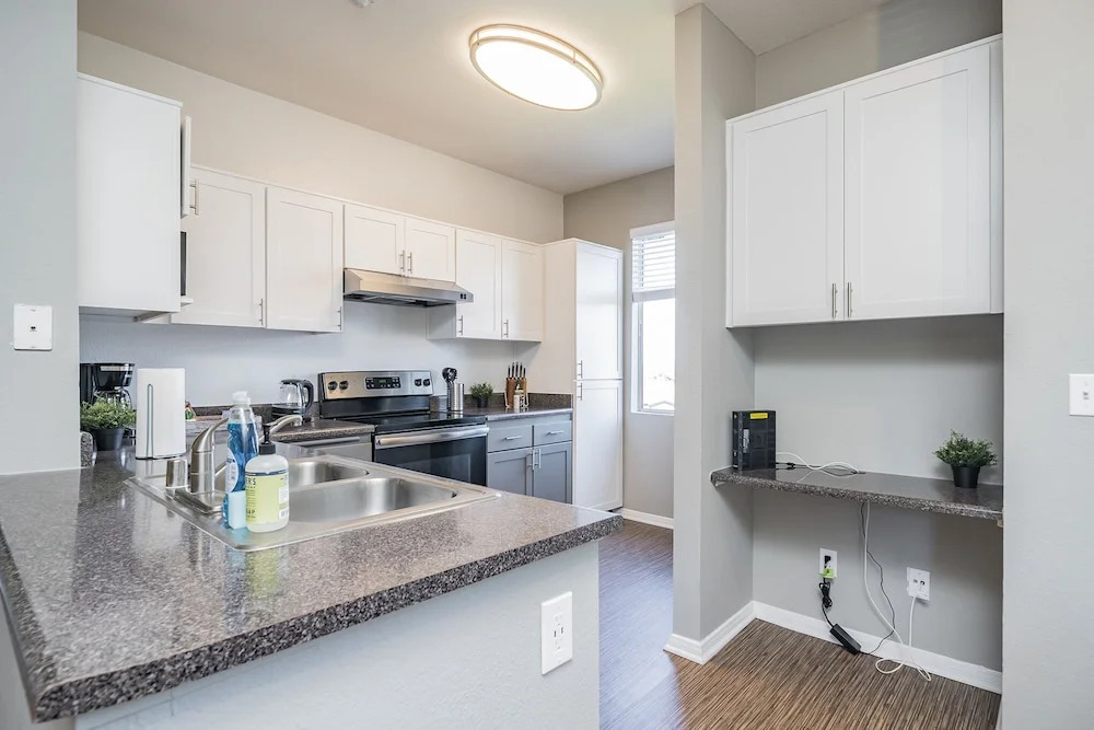 The Luxe Suites of Oceanside with Pool & Gym