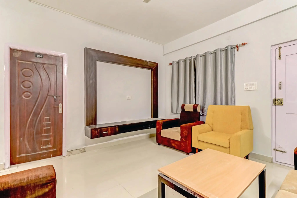OYO Silverkey Executive Stays,24047 Airport