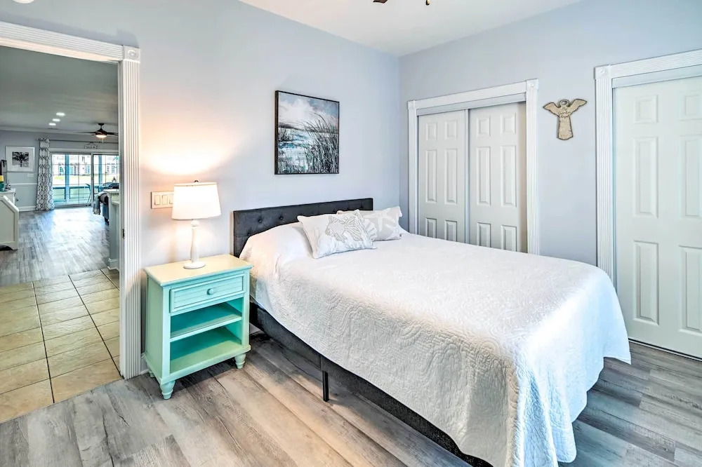 Screened Porch + Golf On-site: Myrtle Beach Condo