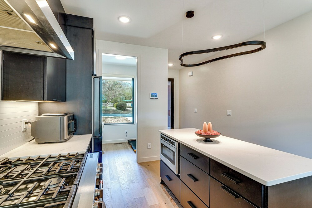 2 Mi to Wakemed: Modern Raleigh Duplex w/ Yard