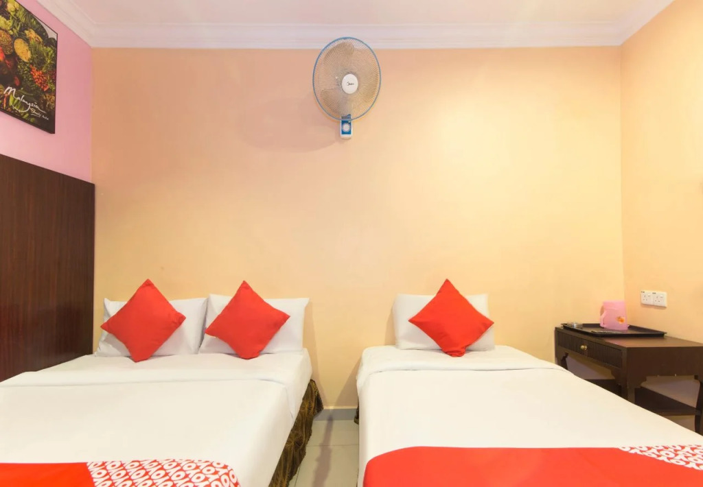 OYO 425 Hotel GS Inn