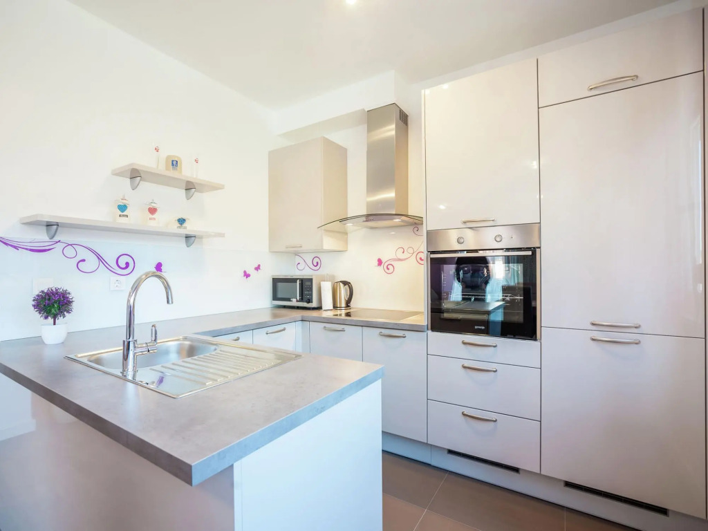 Modern Newly Built Apartment, Geat Location, Private Parking Space, WiFi