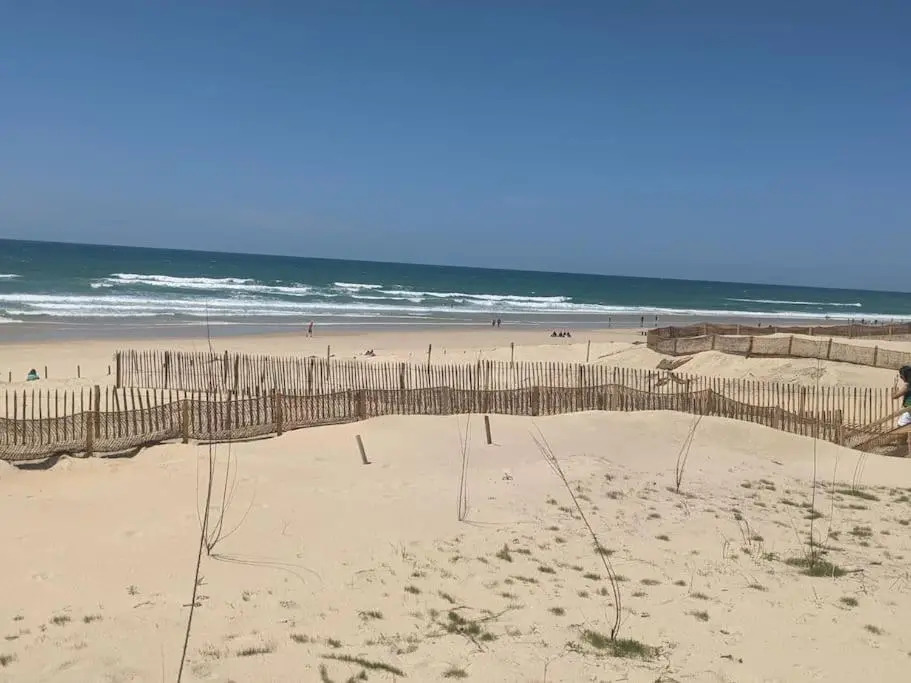Appartement 200m de l'océan avec piscine extérieure
