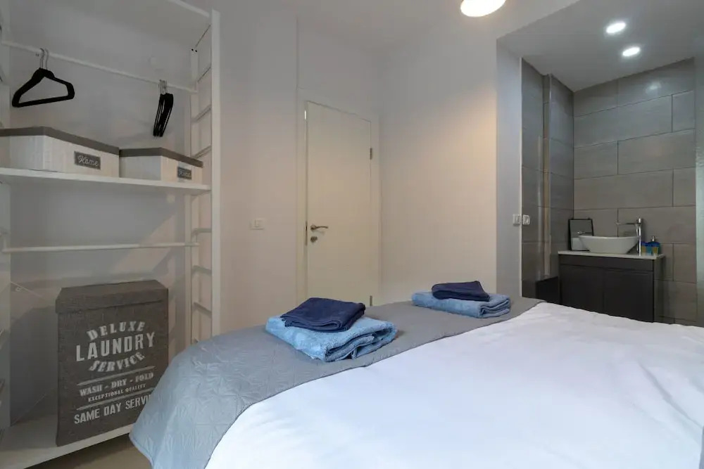 Full Option 9 People Central Location