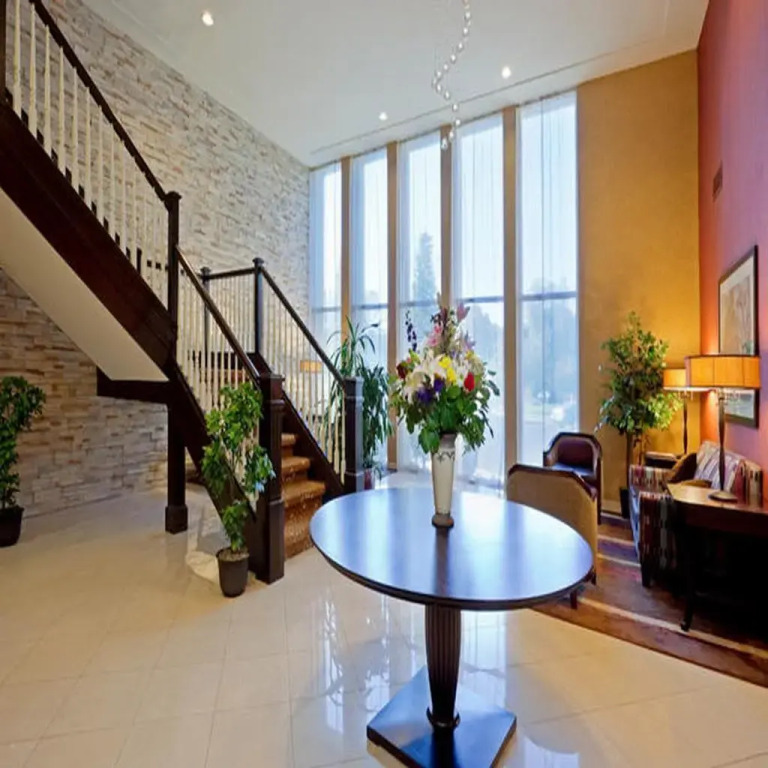 Armoni Inn & Suites
