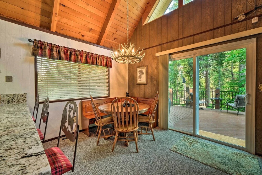 Twain Harte Mountain Cabin w/ Deck - 3 Mi to Dtwn