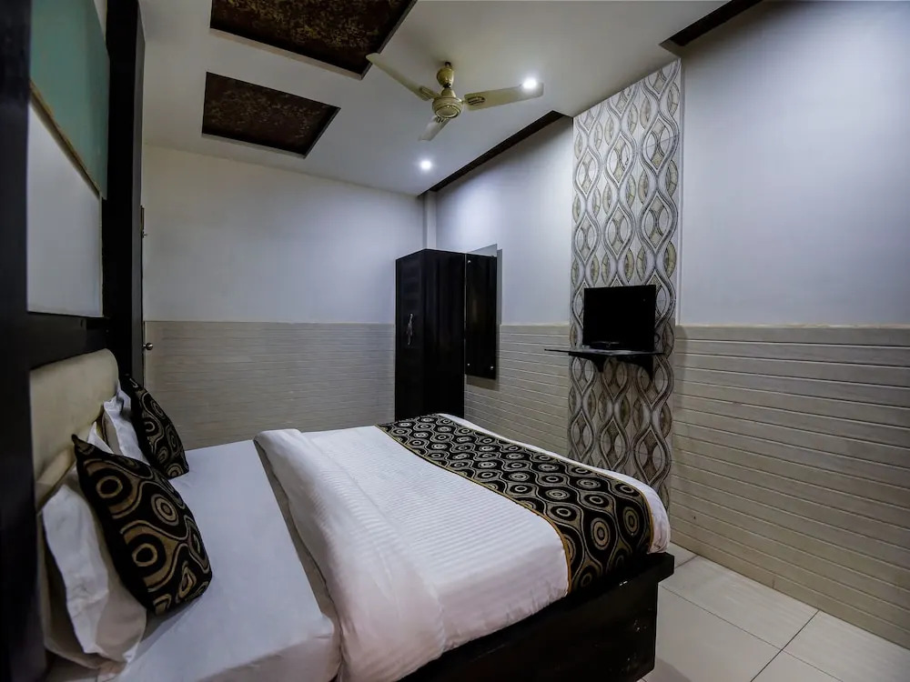 OYO 15769 Hotel Alpine Inn
