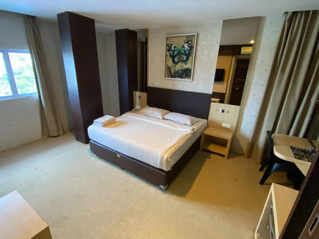 RedDoorz Premium near Grand Batam Mall