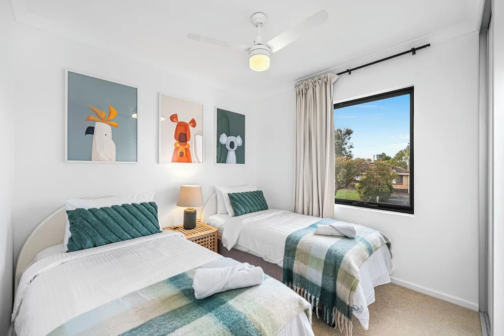 Stylish 2BR With Wi-fi 100 Mbps TV big 75 Inch