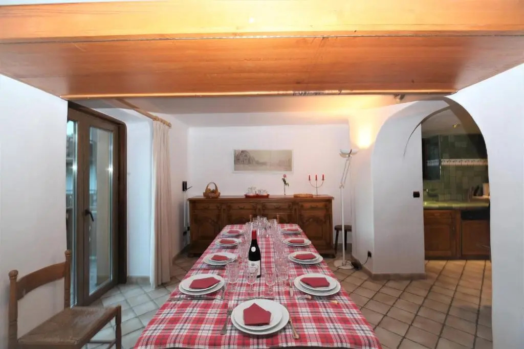 Duplex Carline 185m2 - 7 rooms - Living room with large fireplace and frame