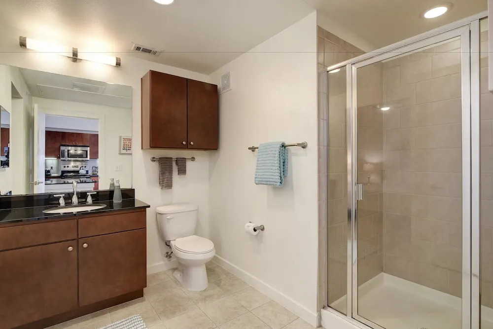 StayLo Luxury 2 Bedroom Apartment