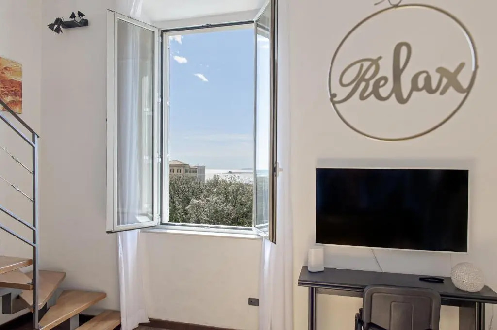 Sea Breeze Loft In Livorno