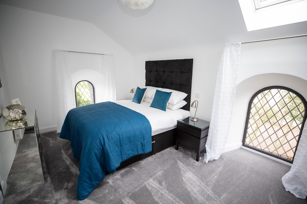 Stunning 3 Bed Converted Village Hall Near Kelso