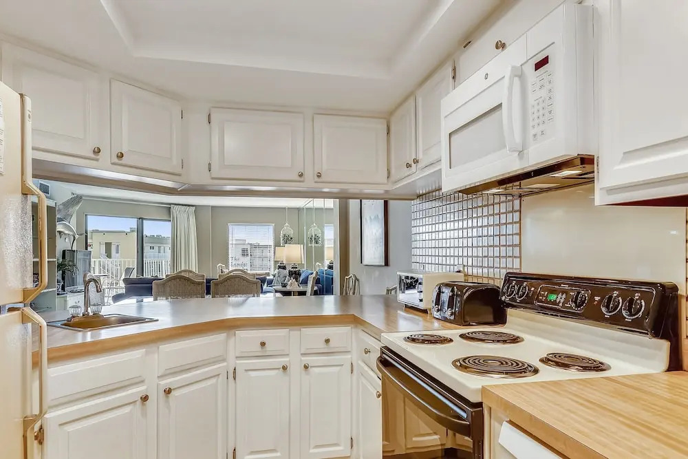 Inlet Reef 617 2 Bedroom Condo by RedAwning