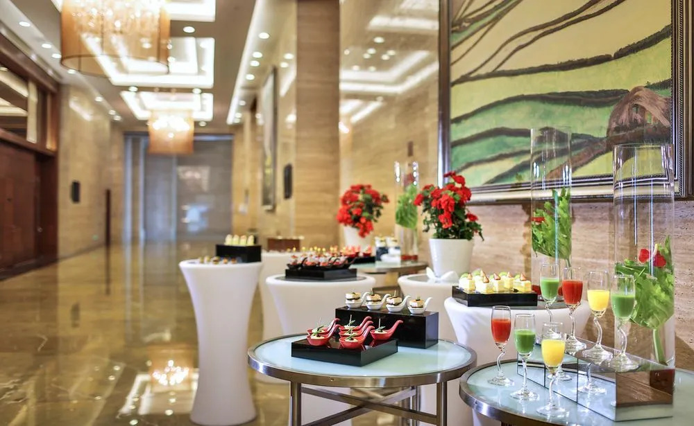 Intercontinental Sancha Lake
