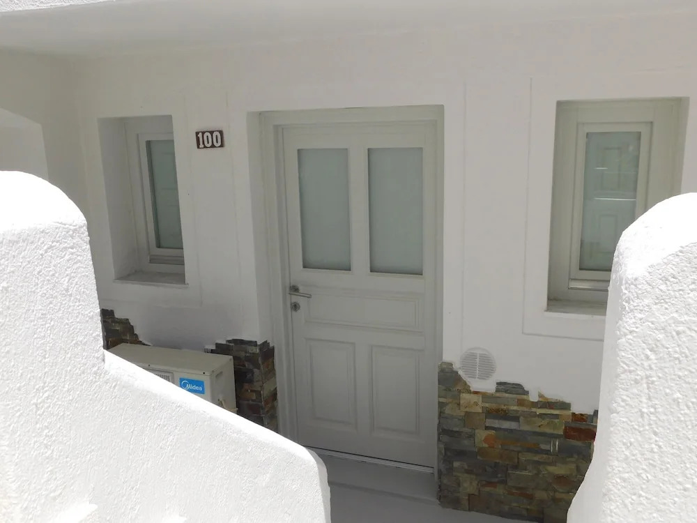 Sea La Vie Beachfront Suites