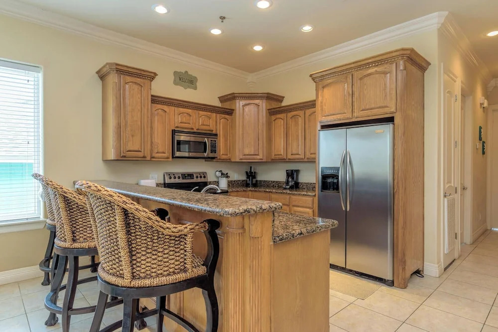 Condo in Quiet 4plex Close to Beach & Pool!