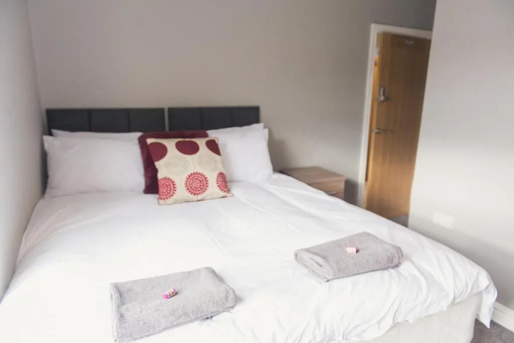 Charming 6 Bedroom House ALL with en-suite - Large Garden