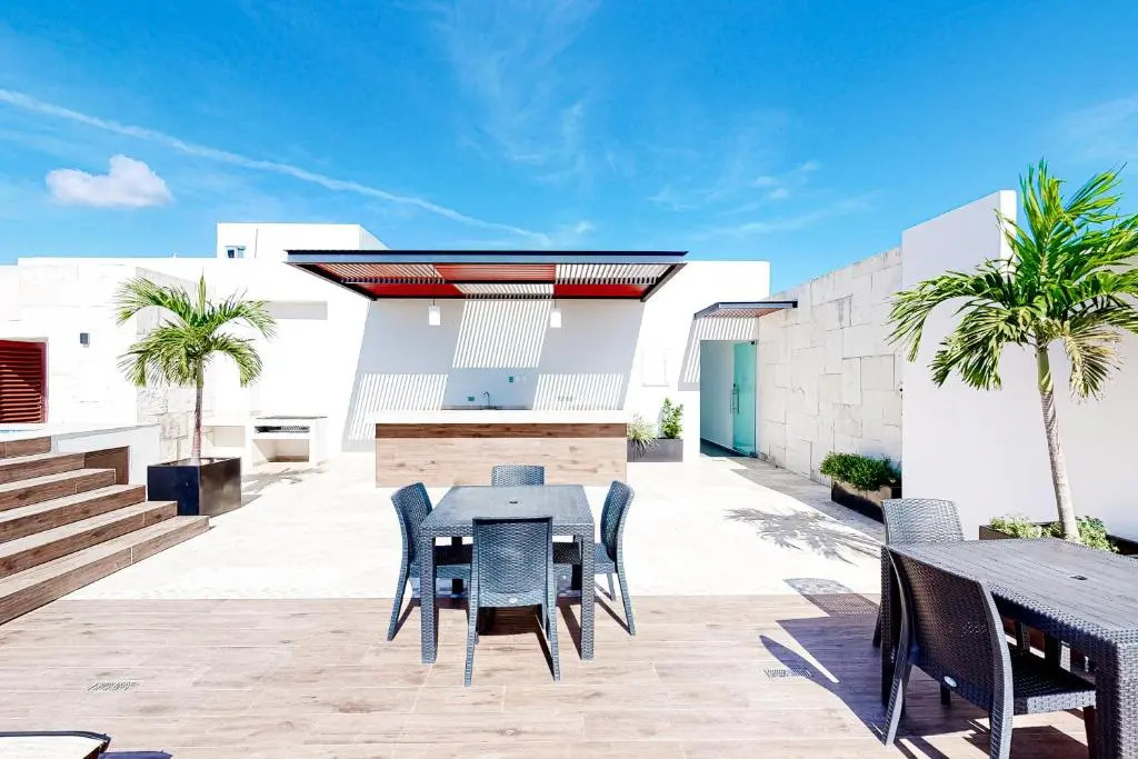 Eight VIP Beach Condo 301