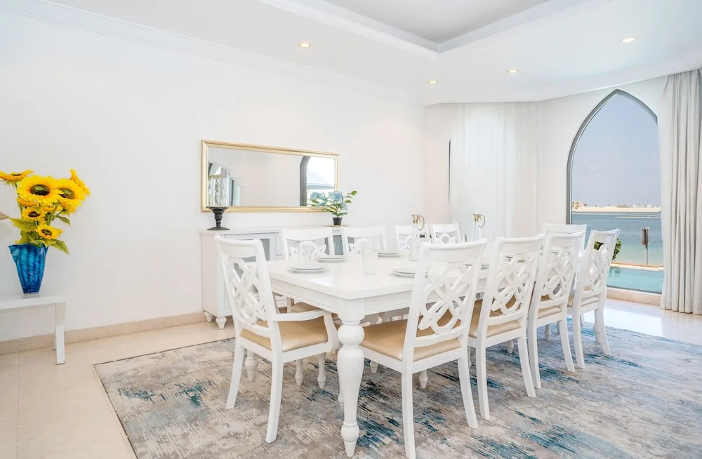 5BR Beach & pool villa in Palm
