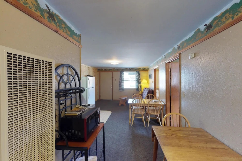 Foothills Lodge and Cabins