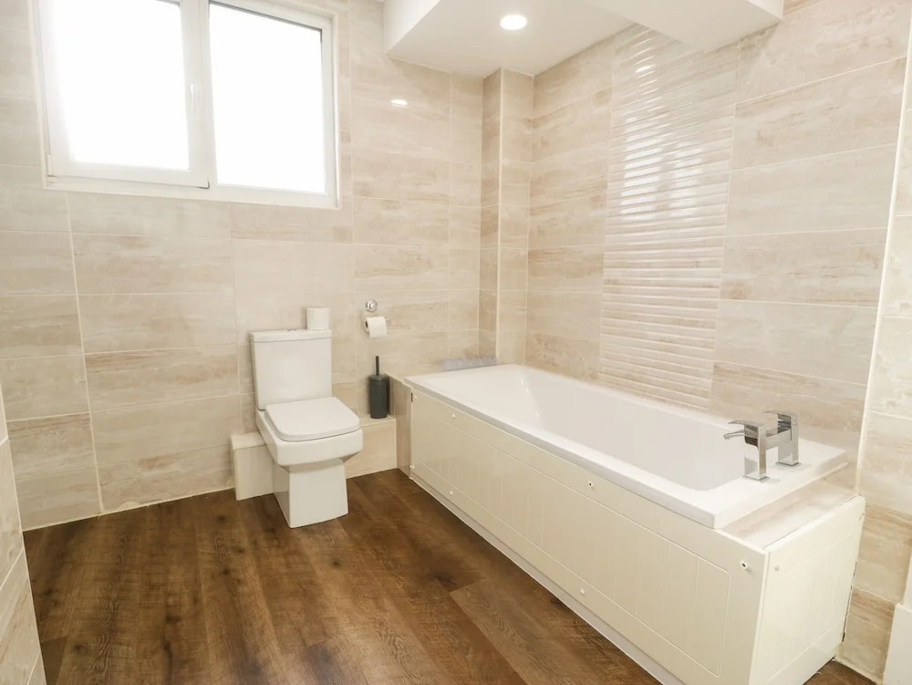 11 Glyn Garth Mews