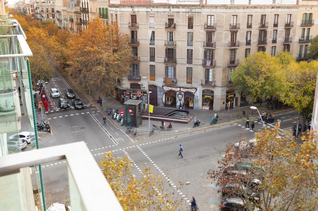 MARIA · Stylish 2 BR apartment with private roof terrace