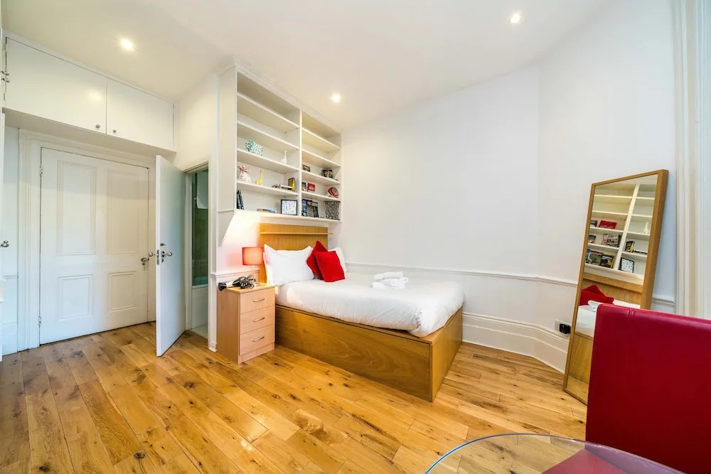NEW 1 Bedroom Earls Court Flat Centre of London