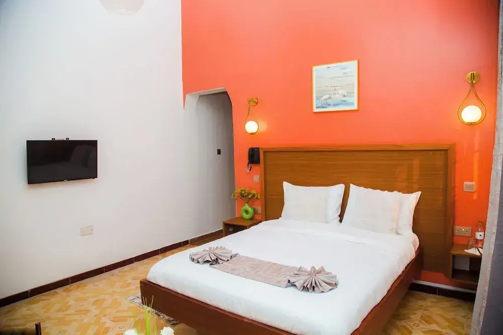 Whispering Palms Gardens, Hotel and Suites