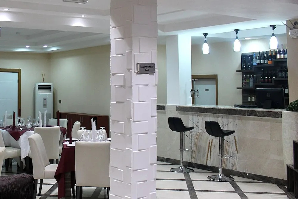 Ellyxville Hotel
