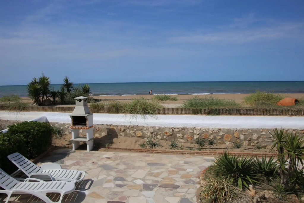 Urbanización El Oasis, 20 Villas en 1ª Línea Playa