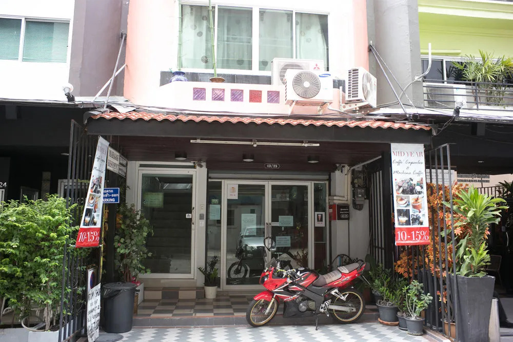 ZEN Rooms Mahajak Residence