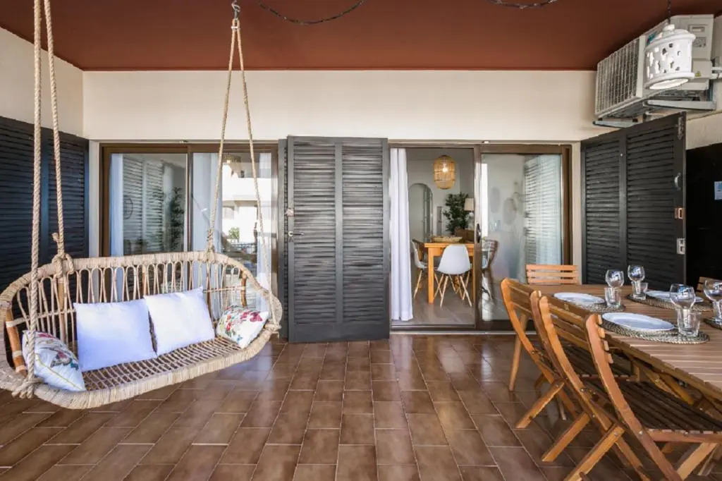 WOW View with Terrace and WiFi, 100m to Beach, 10 min to City