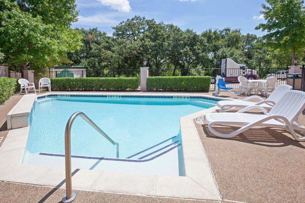 Holiday Inn Express & Suites Arlington North   Stadium Area by IHG